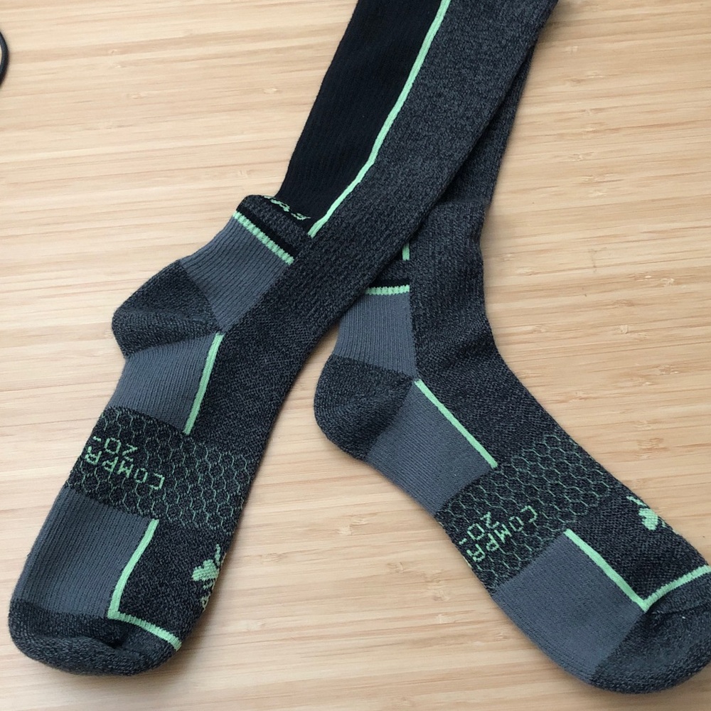 Bombas Women’s Black & Charcoal Crew Socks with Mint Trim - Picture 2 of 8